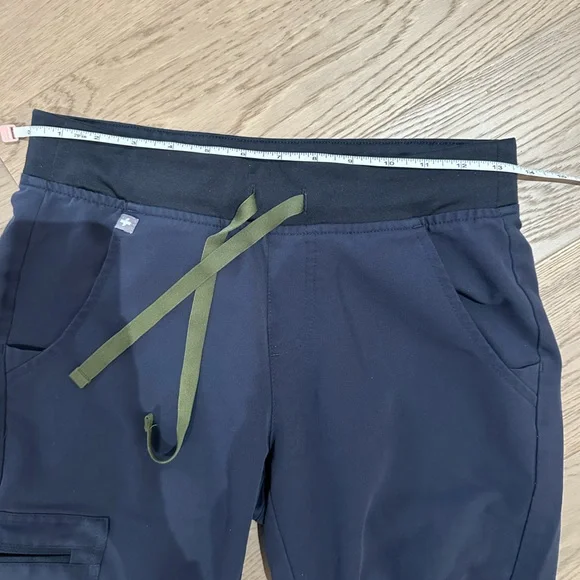 XS Petite Figs Zamora Jogger Scrub Pants in Dark Harbour - Picture 3 of 5